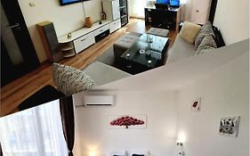 3 Rooms Apartment, Top Center, 1St Floor, Aubg, Free Parking, Pc I5 Ssd, 3 Led Tvs 200 Channels, Wifi, Terrace, Easy-Late Check-In, Stay Before Greece